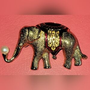 VINTAGE GOLD TONED MONET ELEPHANT BROOCH PEARL ON TRUNK BLUE/RED ENAMELED SADDLE